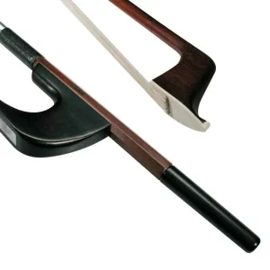 Op = Op Dörfler DBD6-44 contrabas strijkstok